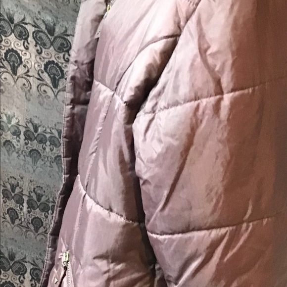 Guess- puffer style winter coat - Picture 2 of 6